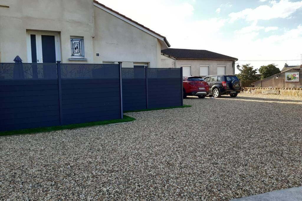 Appartement Renove Le New-York En Centre Ville - Terrasse Et Parking - Non Climatise La Roche-Chalais Exterior photo